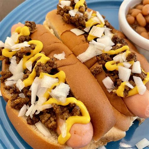 The landmark sells traditional coneys, gyros, burgers, and Greek salads, as well as New York and Chicago-style dogs — perhaps a nod to its proximity to the Windy …